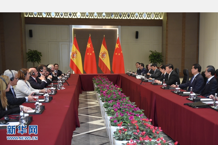11月16日，國家主席習(xí)近平在土耳其安塔利亞會見西班牙首相拉霍伊。 新華社記者 張鐸 攝