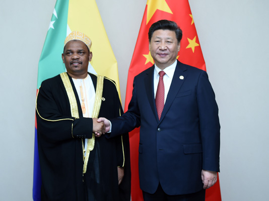 12月4日，國家主席習(xí)近平在約翰內(nèi)斯堡會(huì)見科摩羅總統(tǒng)伊基利盧。 新華社記者 張鐸 攝 

