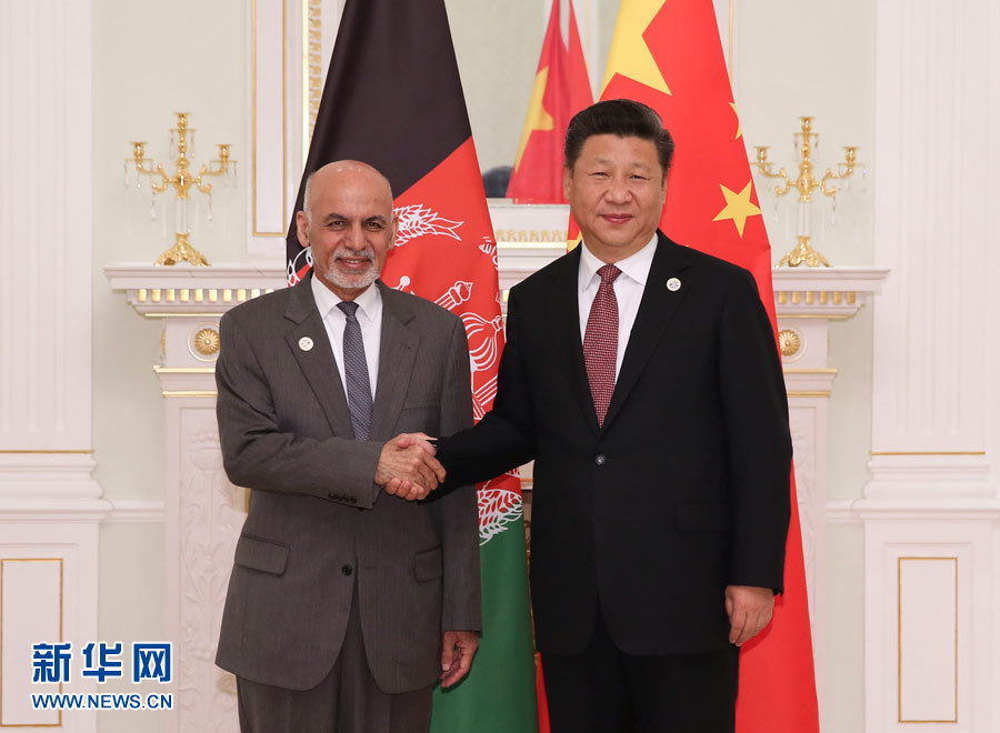  6月24日，國(guó)家主席習(xí)近平在塔什干會(huì)見阿富汗總統(tǒng)加尼。 新華社記者蘭紅光 攝 