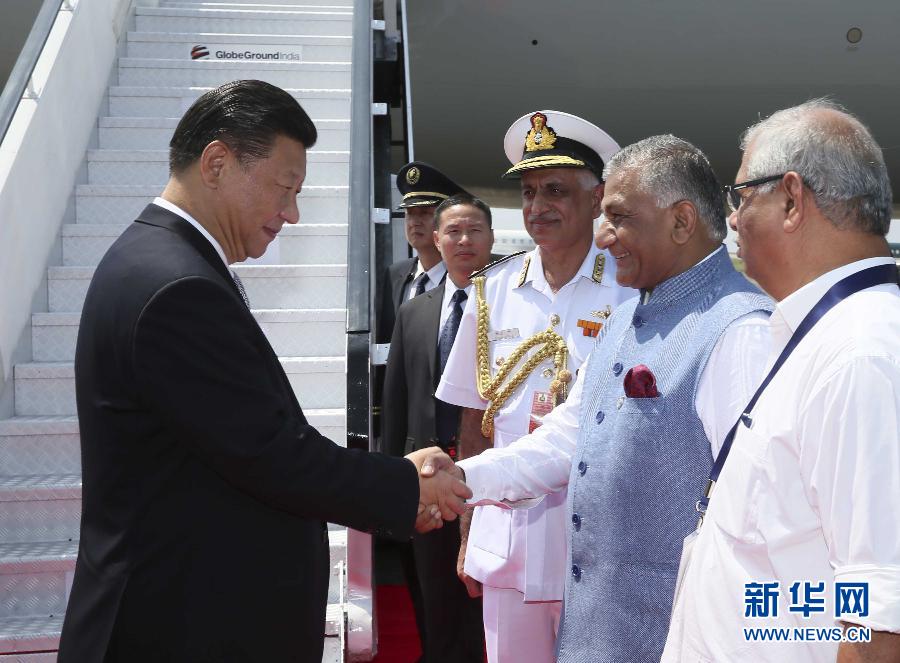 10月15日，國家主席習(xí)近平抵達印度果阿，應(yīng)印度總理莫迪邀請，出席金磚國家領(lǐng)導(dǎo)人第八次會晤。 新華社記者蘭紅光攝 