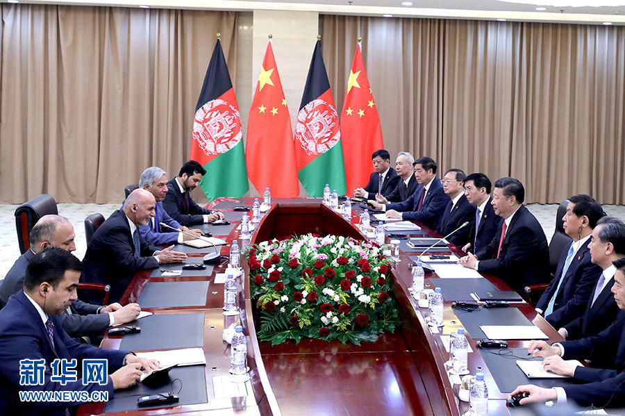 6月8日，國(guó)家主席習(xí)近平在哈薩克斯坦首都阿斯塔納會(huì)見阿富汗總統(tǒng)加尼。 新華社記者 丁林 攝
