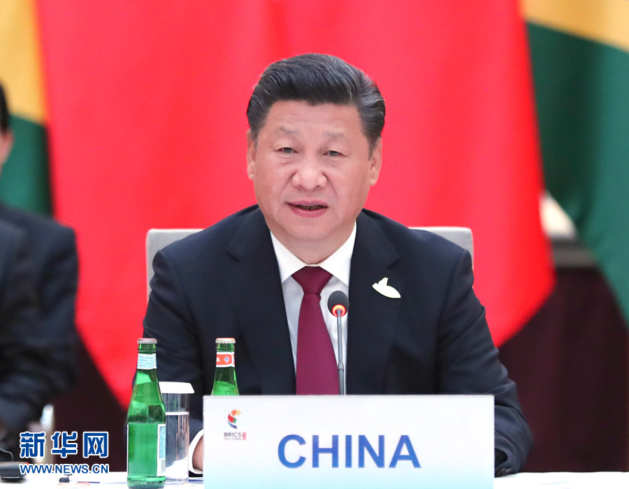 7月7日，國家主席習(xí)近平在德國漢堡主持金磚國家領(lǐng)導(dǎo)人非正式會晤，發(fā)表引導(dǎo)性講話和總結(jié)講話。 新華社記者 馬占成 攝