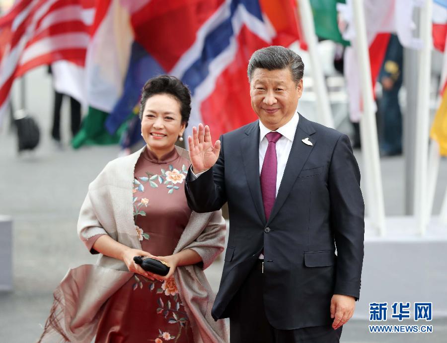 7月7日，二十國集團領(lǐng)導(dǎo)人第十二次峰會在德國漢堡舉行。國家主席習(xí)近平出席并發(fā)表題為《堅持開放包容　推動聯(lián)動增長》的重要講話。這是習(xí)近平和夫人彭麗媛出席漢堡峰會舉行的音樂會。新華社記者 劉衛(wèi)兵 攝 