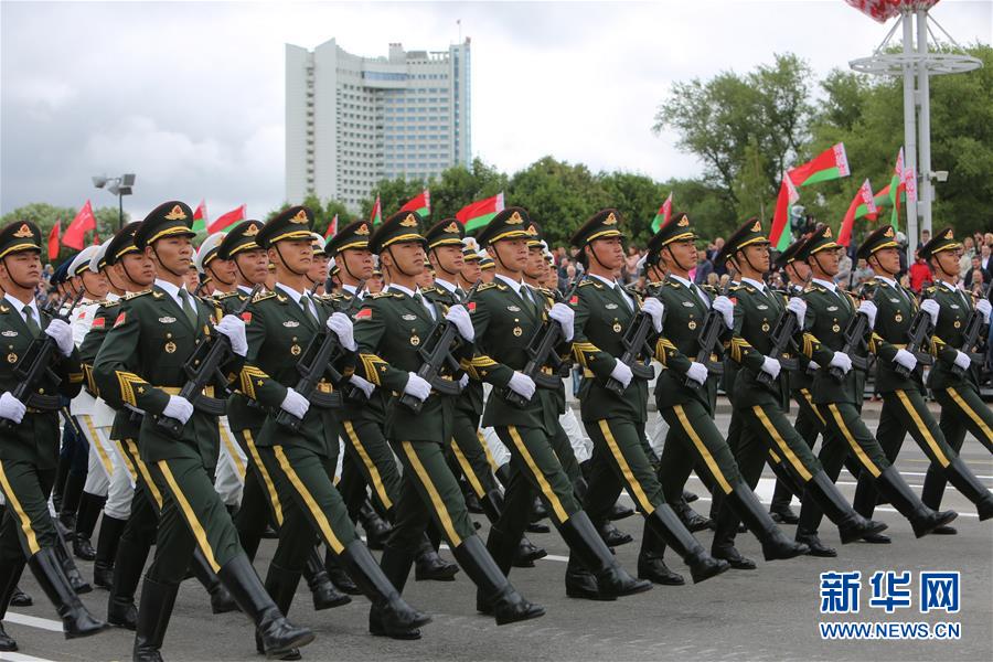 （國際）（2）白俄羅斯舉行獨(dú)立日閱兵式　解放軍儀仗隊首次應(yīng)邀參加