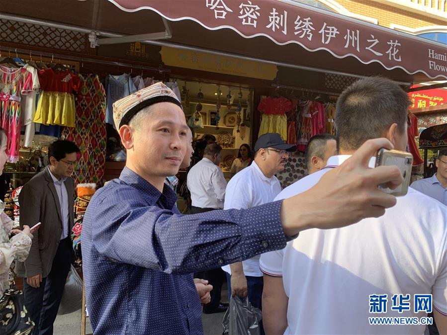 （圖文互動(dòng)）（4）多國(guó)駐華使節(jié)參訪新疆：中國(guó)反恐、去極端化經(jīng)驗(yàn)值得學(xué)習(xí)借鑒