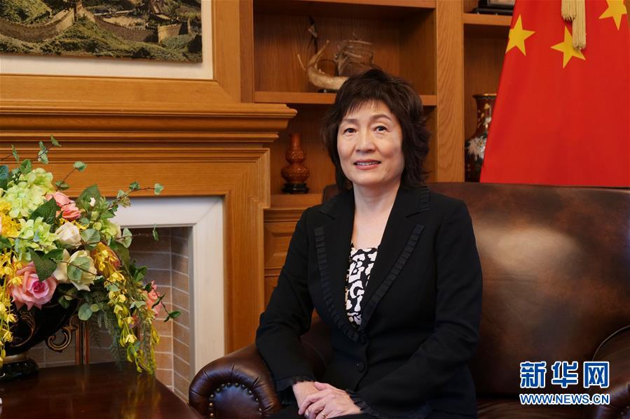 （習近平出訪配合稿·圖文互動）專訪：中希關(guān)系已成為不同國家間和平相處、合作共贏的典范——訪中國駐希臘大使章啟月