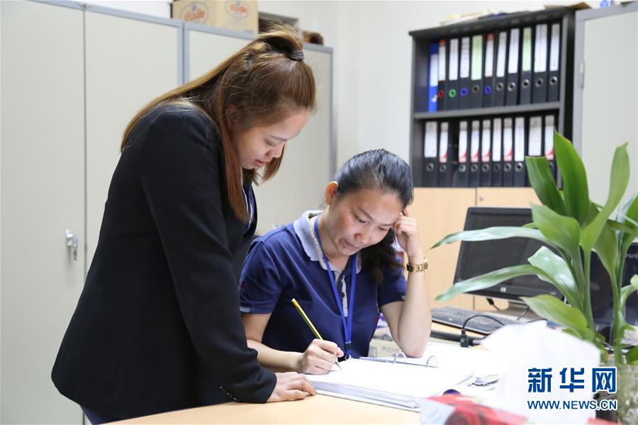 （國際·圖文互動）（1）通訊：“信守承諾，一諾千金”——一個老撾女孩在中國企業(yè)的十年成長史