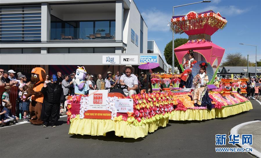 （國(guó)際·圖文互動(dòng)）（3）通訊：中國(guó)元素在新西蘭迎春花車巡游活動(dòng)中放光彩