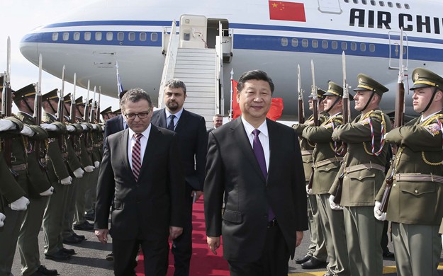 習(xí)近平抵達(dá)布拉格開始對(duì)捷克共和國(guó)進(jìn)行國(guó)事訪問(wèn)