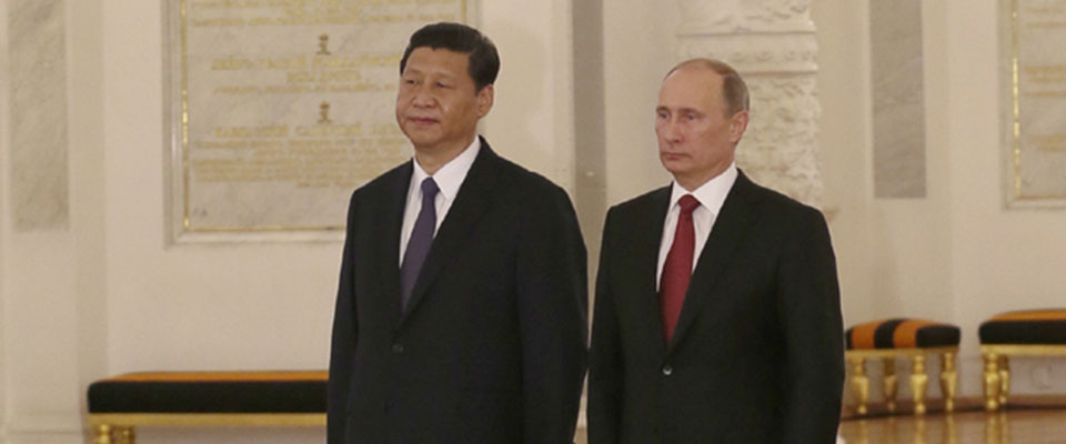 2013年3月，習(xí)近平出席普京舉行的歡迎儀式