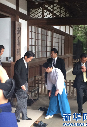 安倍為何不顧?quán)彿磳?duì)，執(zhí)意參拜？