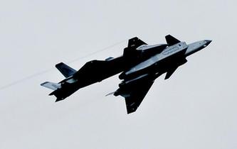“殲-20，你不要飛得那么快……”